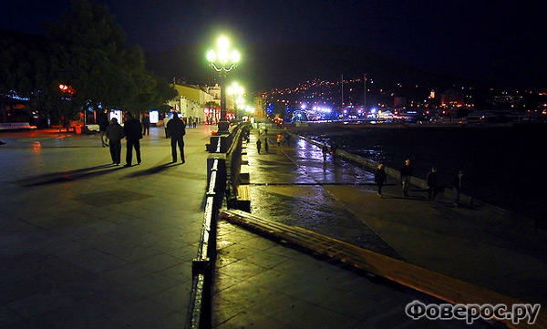 Ялта - Украина - Набережная - Ночной вид на город