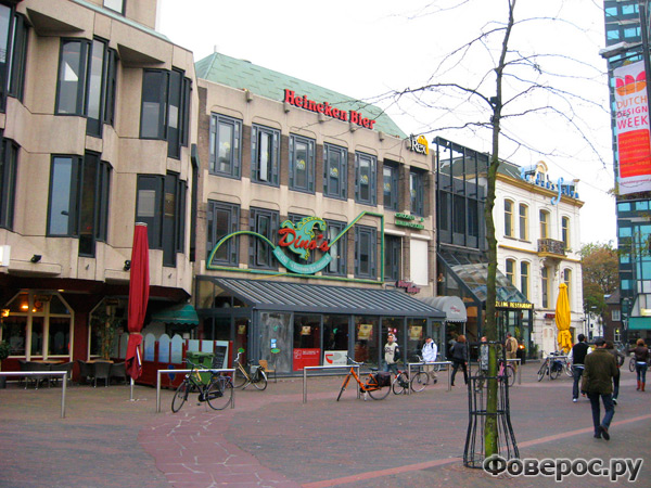 Вехел (Veghel) - Город в Голландии (Netherlands) - Улица с магазинами