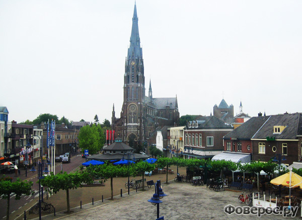 Вехел (Veghel) - Город в Голландии (Netherlands) - Католическая церковь в центре города