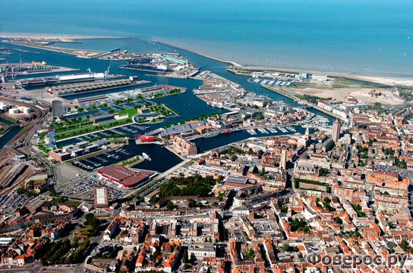 Вид на портовый город Дюнкерк с высоты птичьего полета