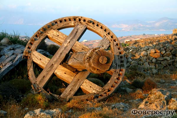 Шлифовальный механизм - все что осталось от мельниц стоявших на горе Ксапловуни на острове Кимолос