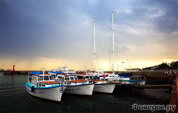 Ялта - Украина - Набережная - Порт - Лодки