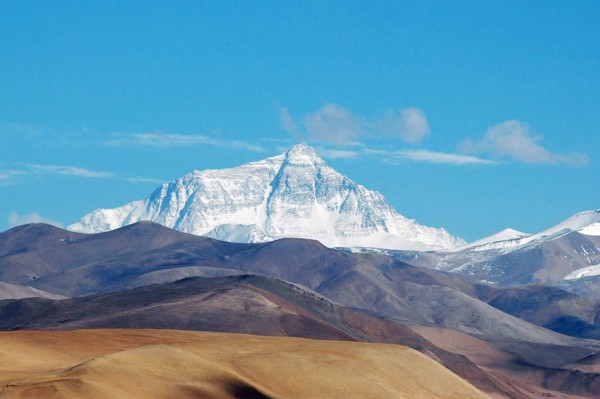 Гора Эверест на границе Тибета и Непала